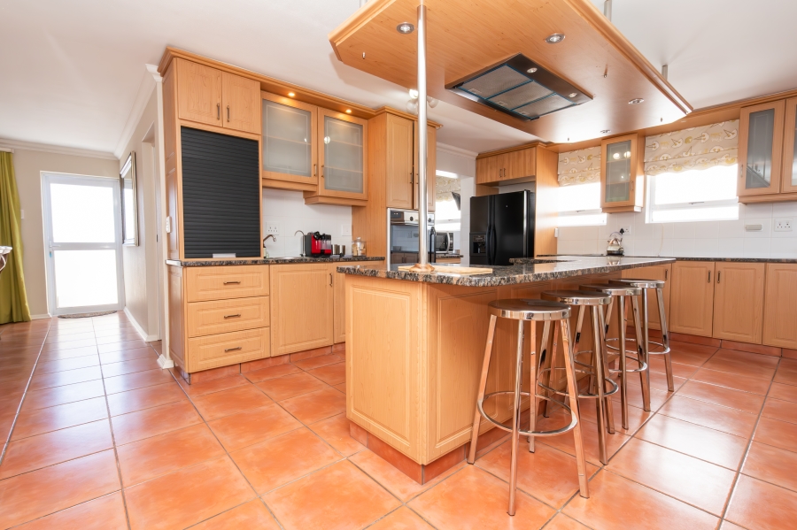 5 Bedroom Property for Sale in Waterfront Western Cape